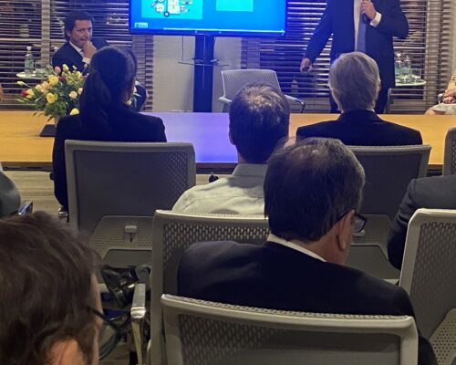 Barros & Errázuriz recibe al ministro de Relaciones Exteriores uruguayo, Omar Paganini, en un encuentro en sus oficinas