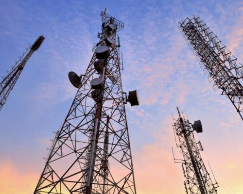 Asesoría a  a Millicom (Tigo) y NJJ Holding